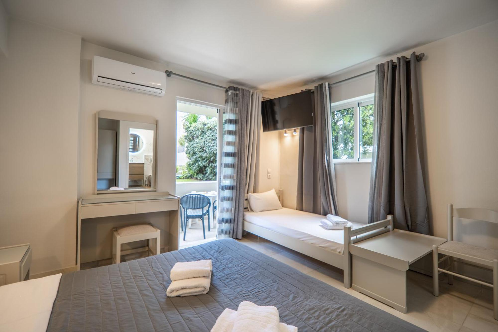 Manos Beachside Apartments Agia Marina Zimmer foto