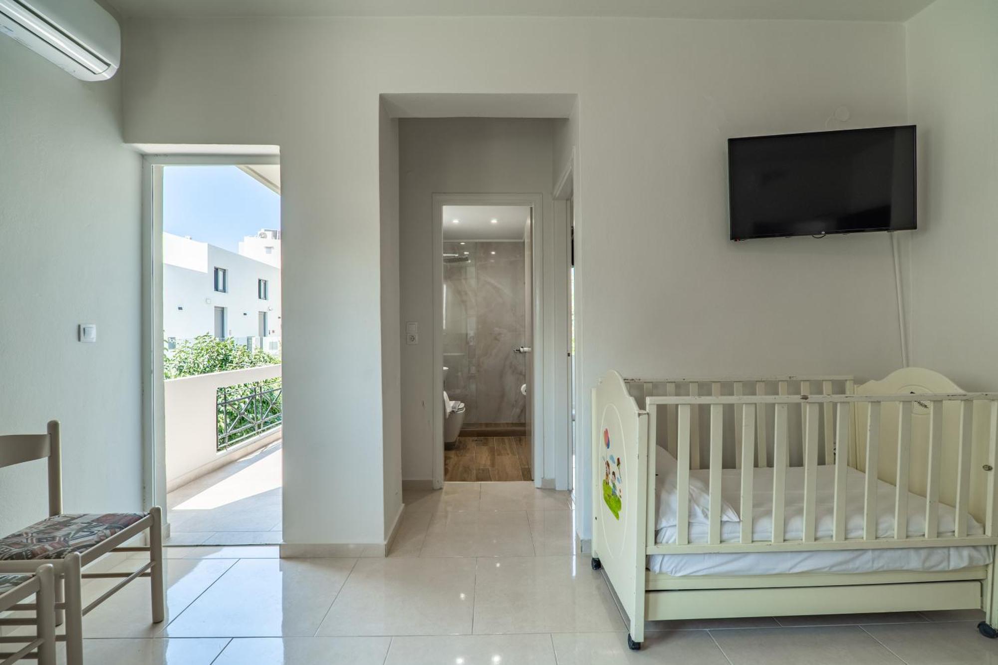 Manos Beachside Apartments Agia Marina Zimmer foto