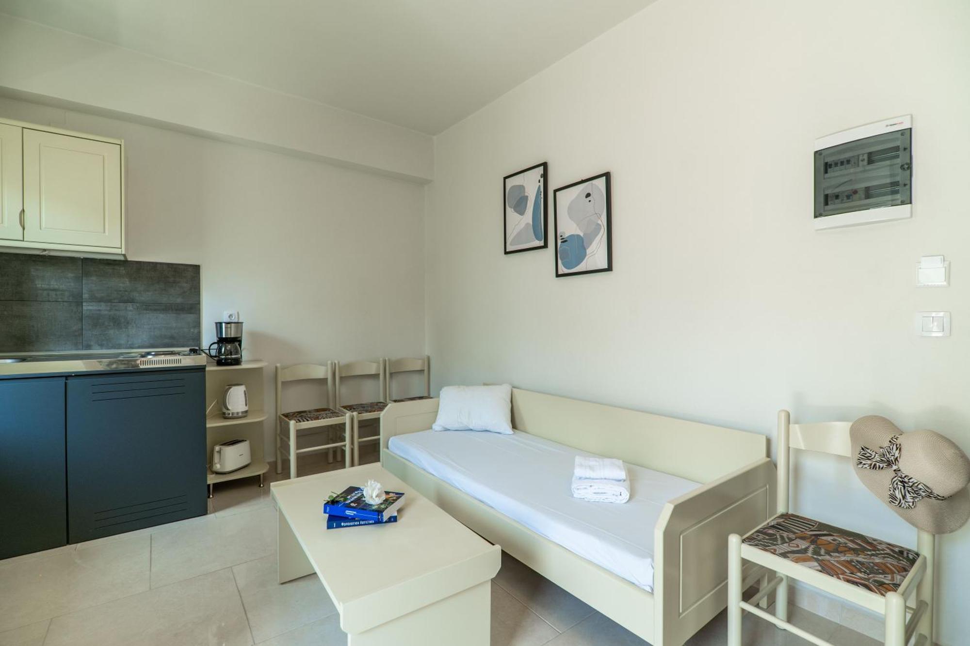 Manos Beachside Apartments Agia Marina Zimmer foto