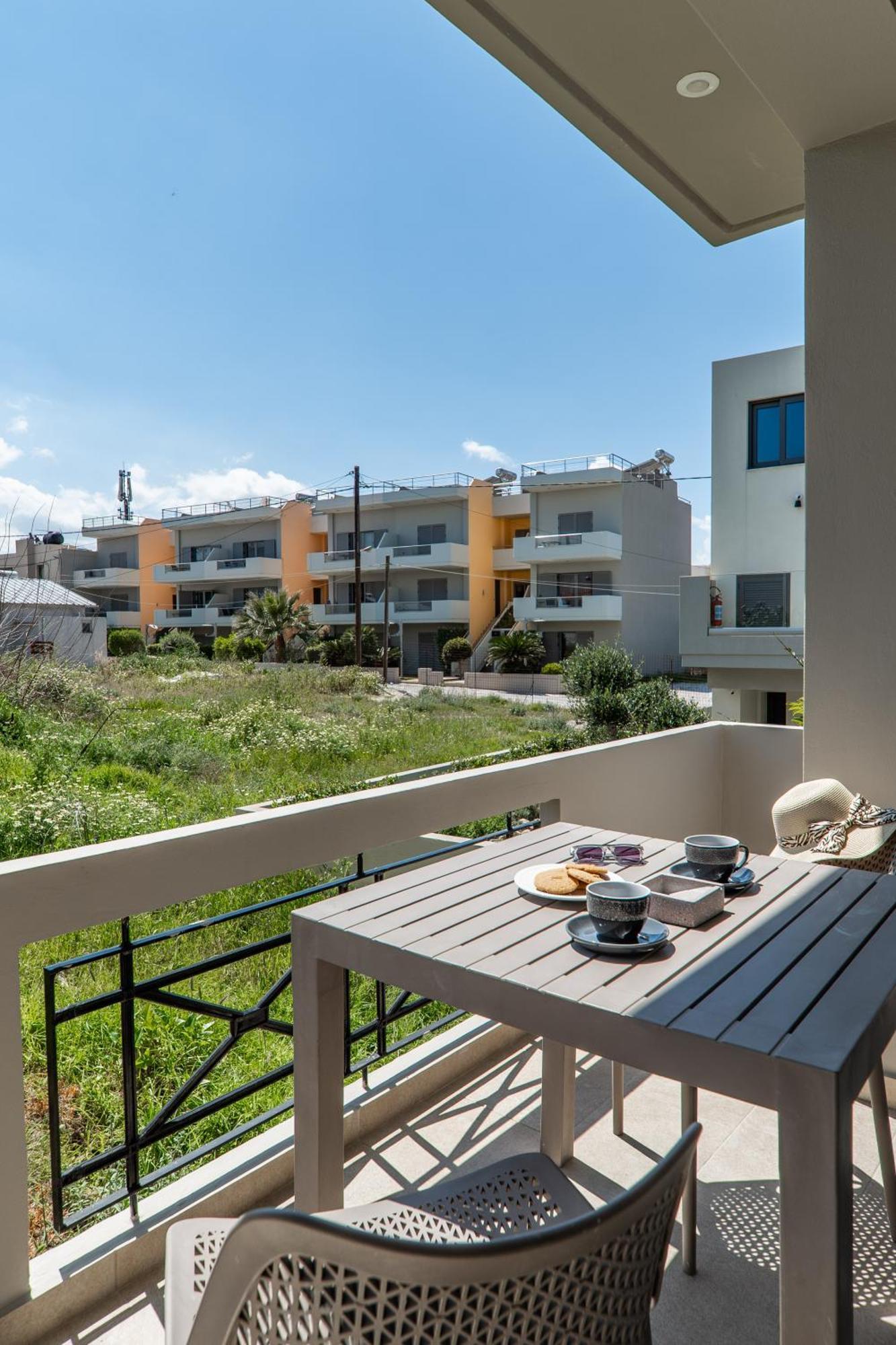 Manos Beachside Apartments Agia Marina Zimmer foto