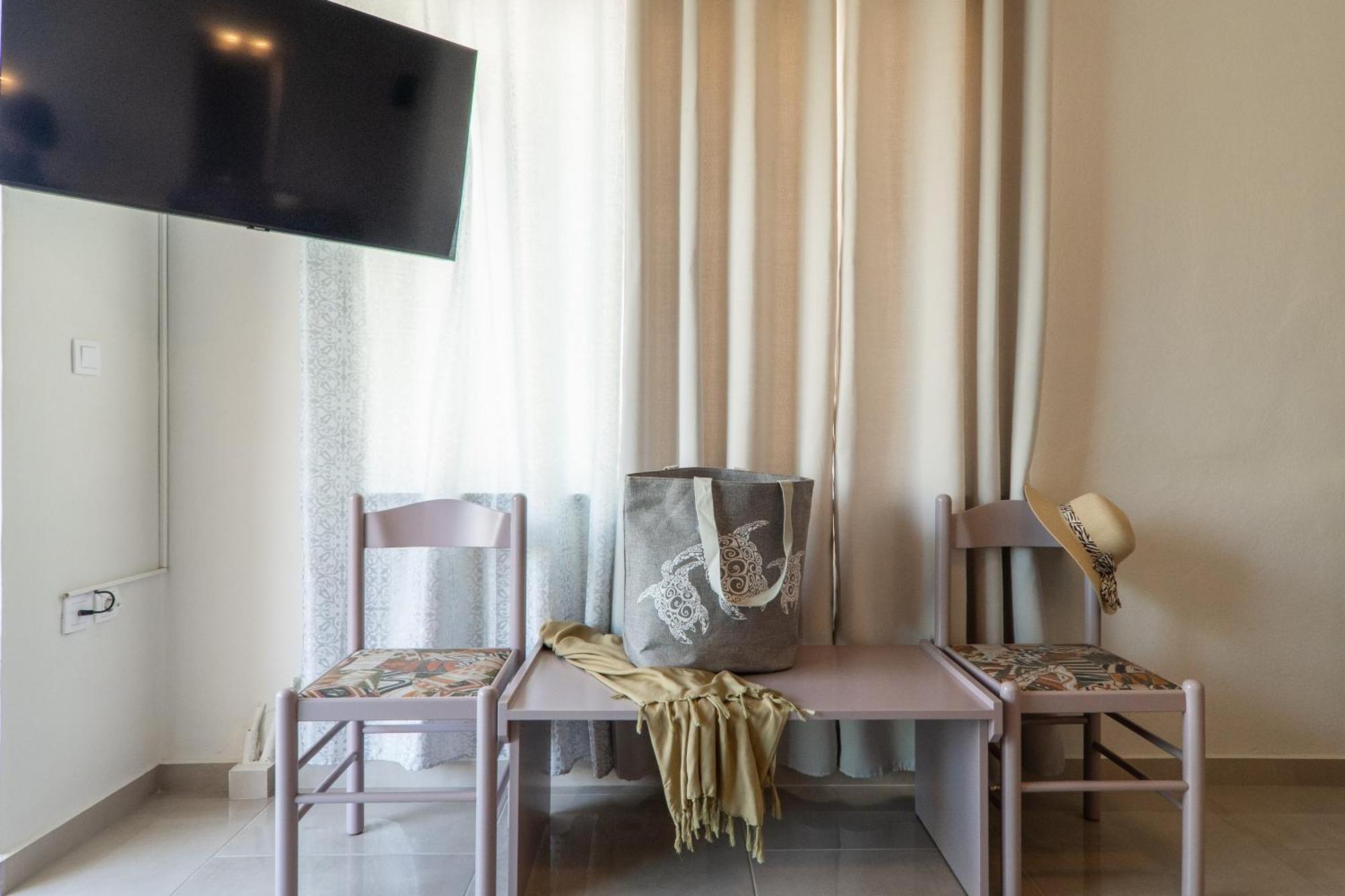 Manos Beachside Apartments Agia Marina Zimmer foto