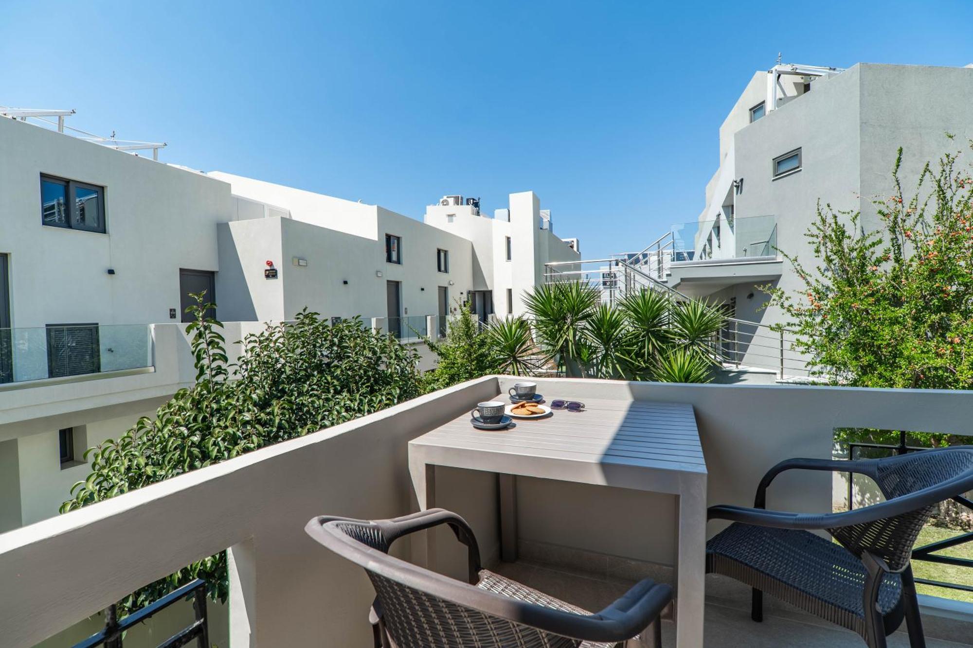 Manos Beachside Apartments Agia Marina Zimmer foto
